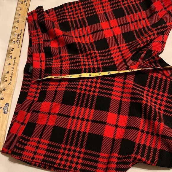 SHEIN Size 2XL red plaid pants w/leg ruching make for a look of tall/long legs - Picture 8 of 8